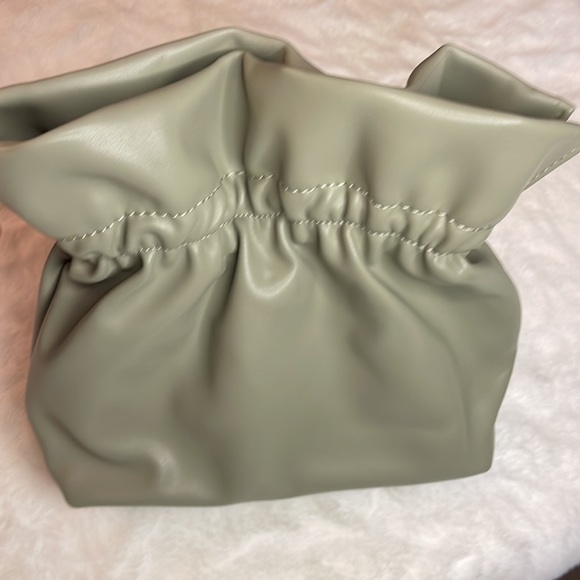 Urban Expression- mini bucket vegan leather - Picture 9 of 9